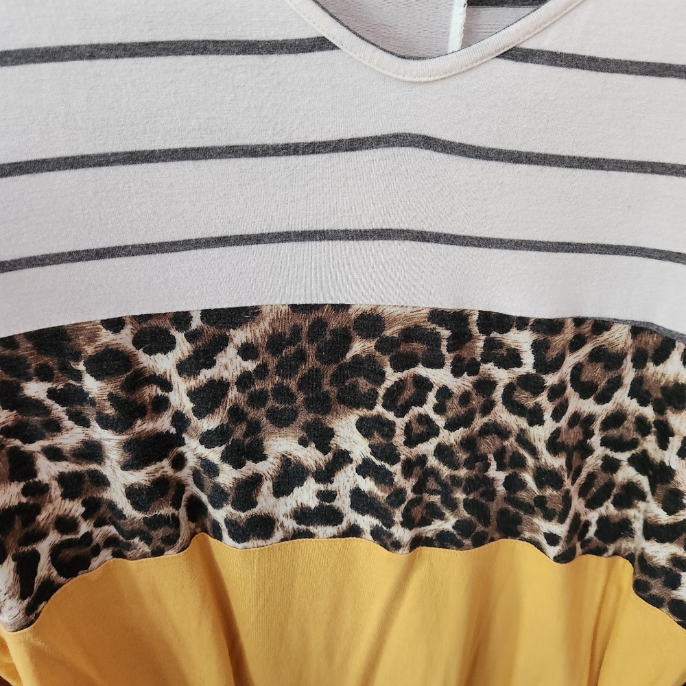 Color Block Top - Picture 3 of 3